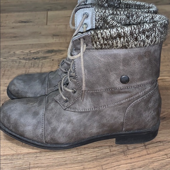 Brown boots - Picture 2 of 2